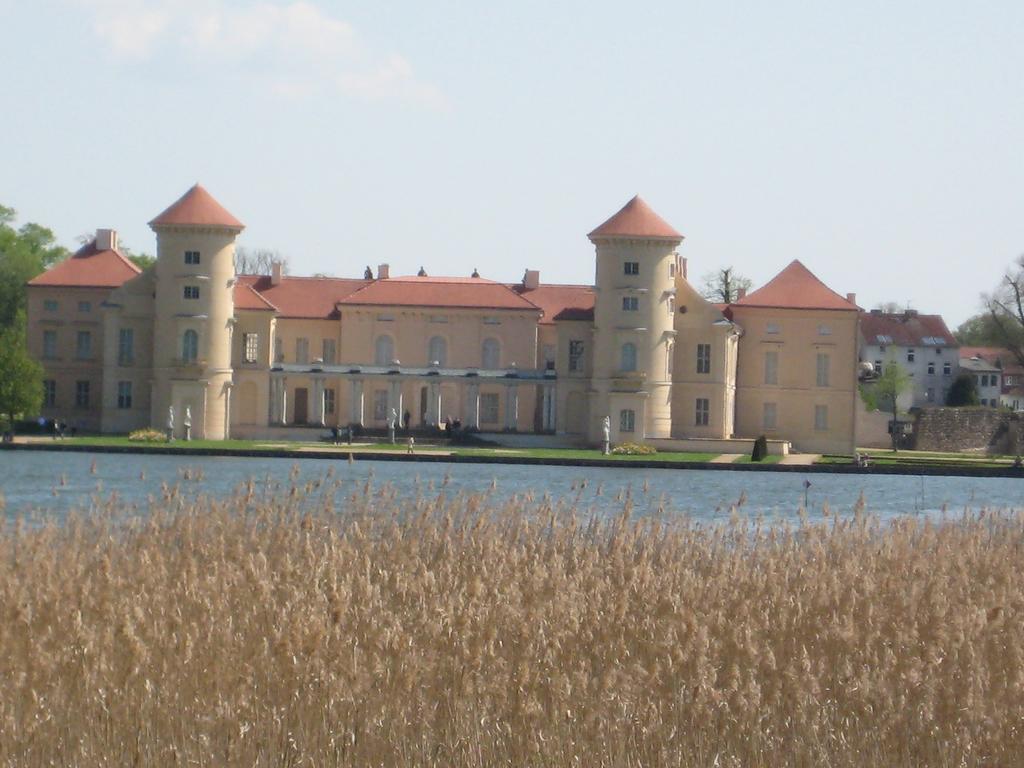 Schloss-Und Seeblick Apartment ラインスベルク エクステリア 写真